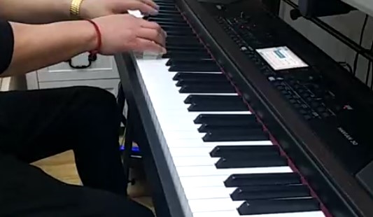 超好听一首电钢琴曲，陈奕迅(十年)由向大师音乐工作室改编演奏