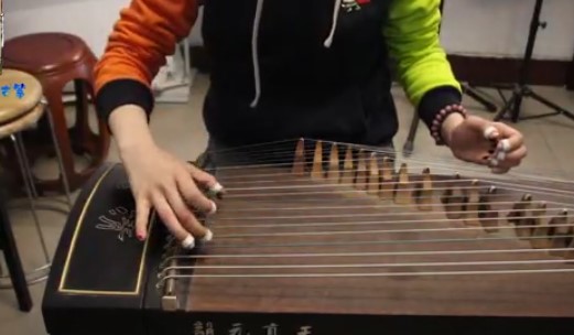 古筝乐曲弹奏练习，《在北京的金山上》第一行后两节，要勤加练习